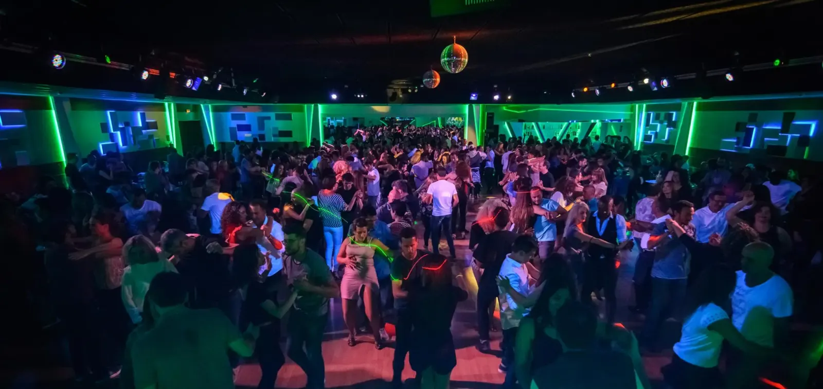 La sala de Victory's Live llena de público durante una noche de directo
